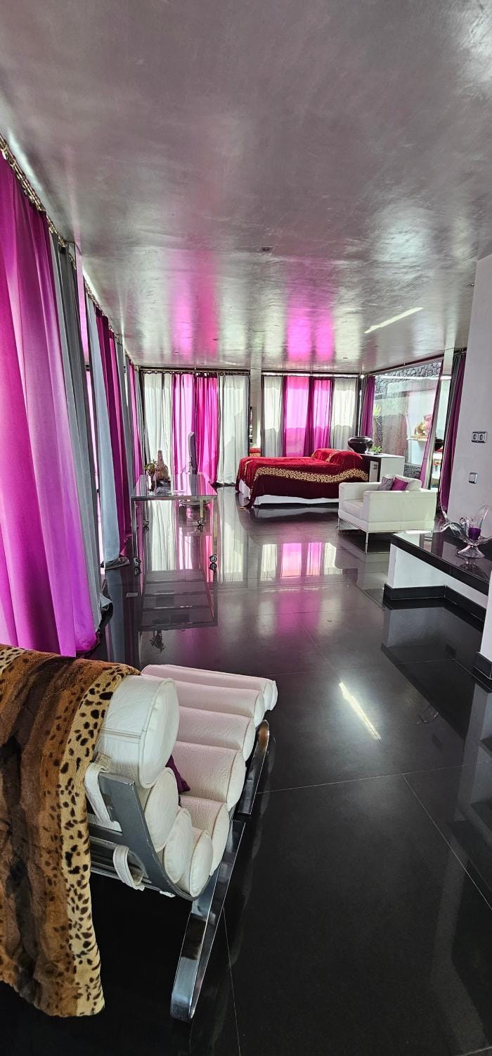 Bed, Living room, Photo of the whole room, Seating area, Bedroom
