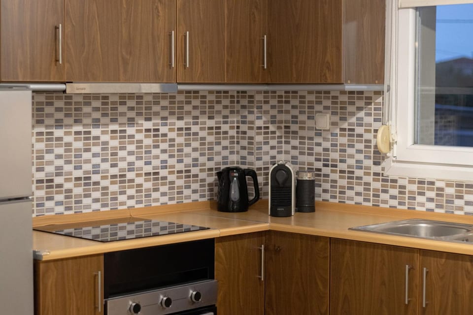 Coffee/tea facilities, Kitchen or kitchenette, stove, toaster