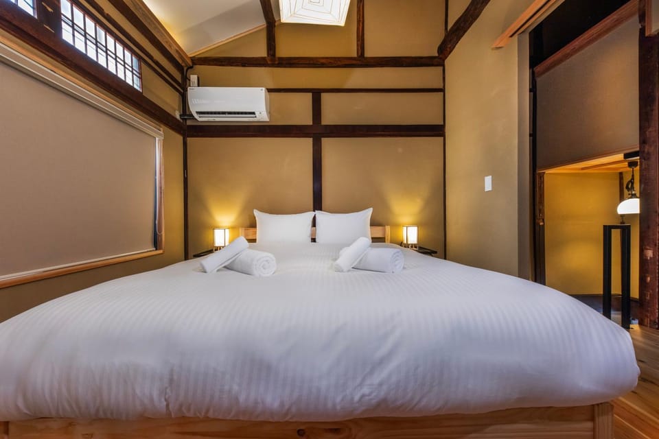 Bed, Bedroom, air conditioner