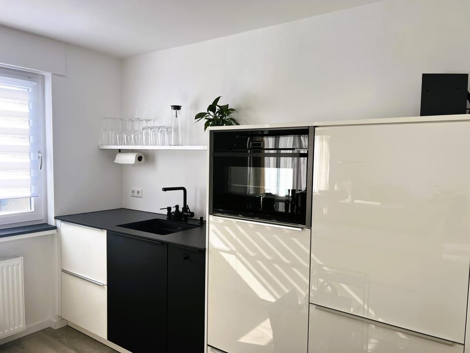 Kitchen or kitchenette, oven