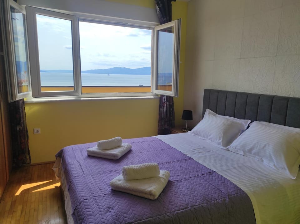 Bedroom, Sea view