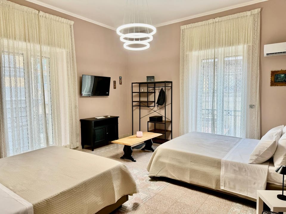 TV and multimedia, Photo of the whole room, Bedroom