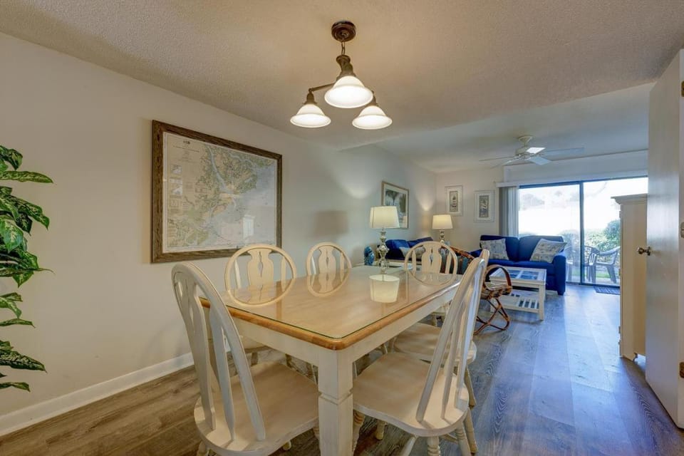 8 Hilton Head Cabanas Villa in South Forest Beach