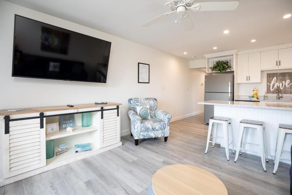 229 Breakers Villa in Coligny Beach