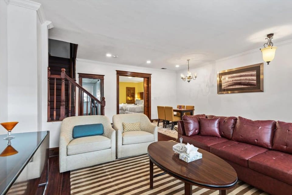 Family & Group Trips to DC - 4-BR Close to METRO House in District of Columbia