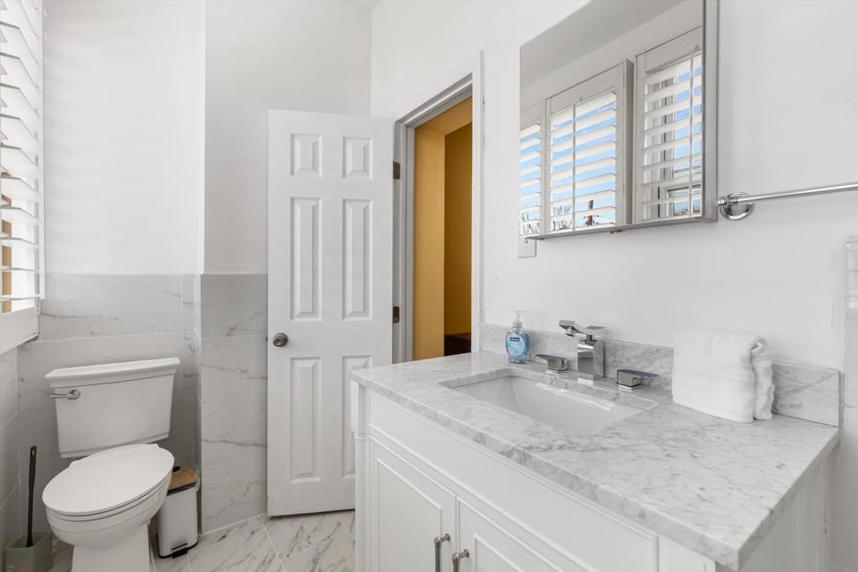 Family & Group Trips to DC - 4-BR Close to METRO House in District of Columbia