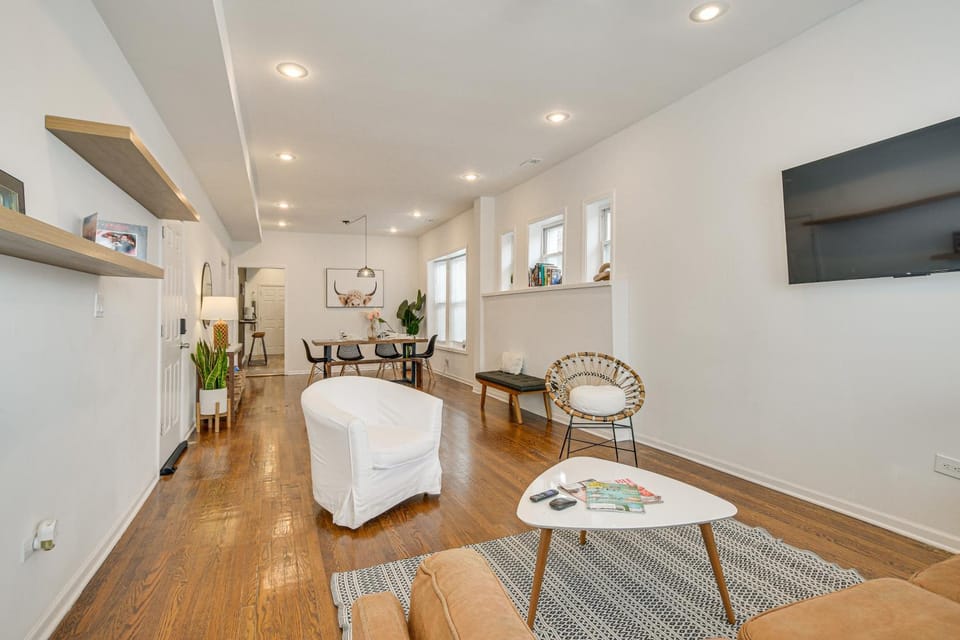 ‘Cozi Crib23’ 4 Mi to Obama Center, Soldier Field Apartment in Englewood