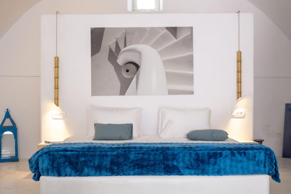 Bed, Photo of the whole room, Decorative detail