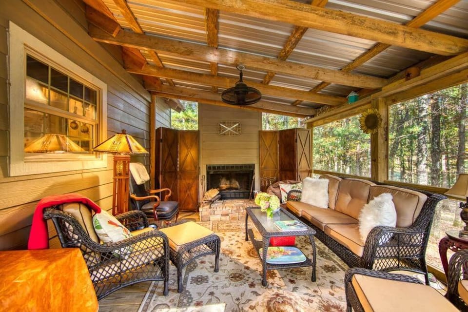 Seating area, fireplace