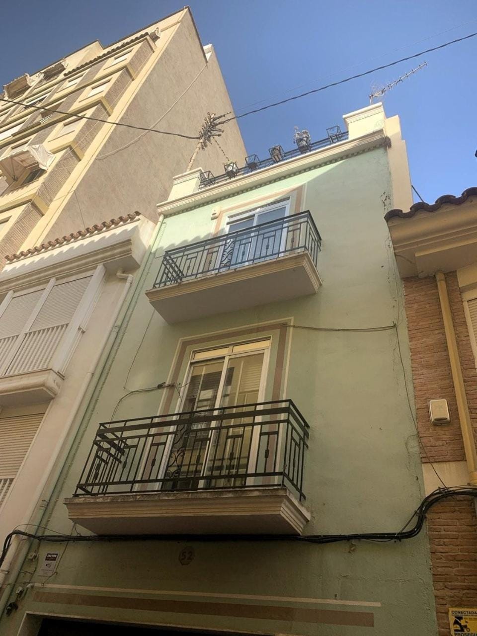 City view, Quiet street view