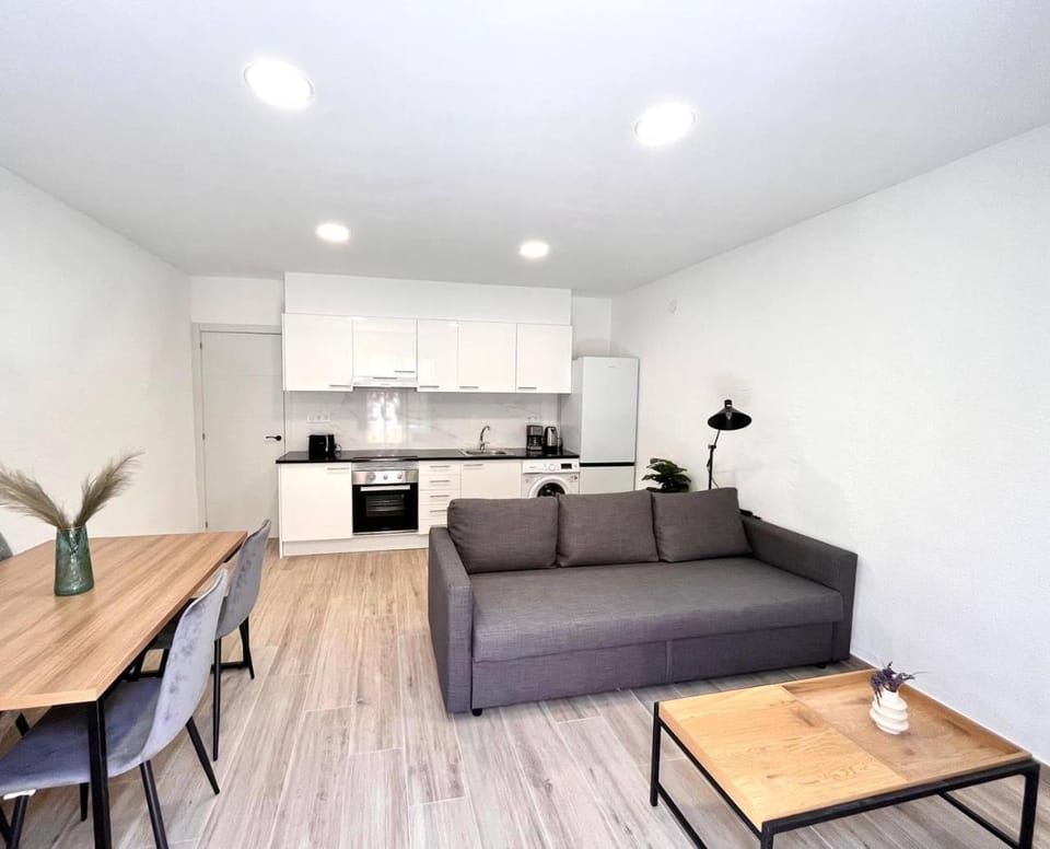 Kitchen or kitchenette, Living room, Seating area, Dining area, stove