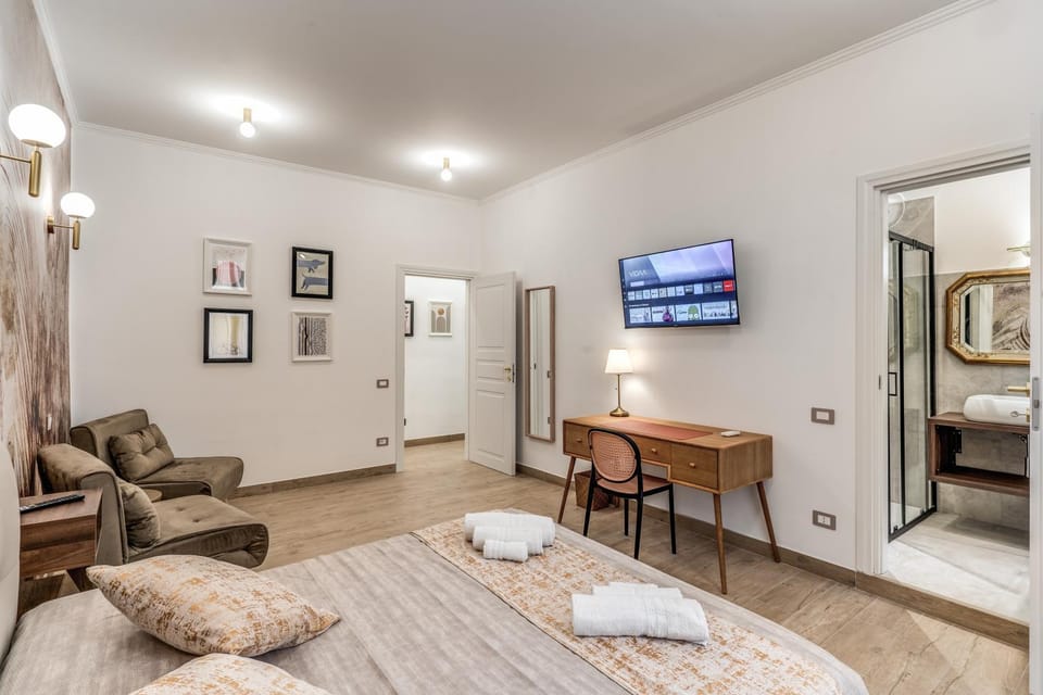 Bed, TV and multimedia, Photo of the whole room, Bedroom, towels