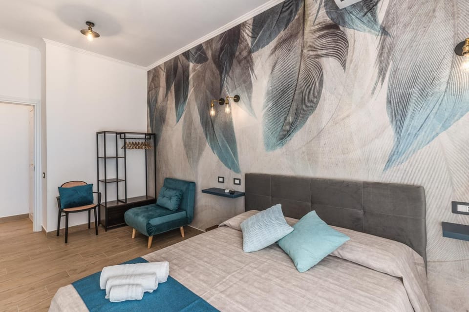 Bed, Living room, Photo of the whole room, Seating area, Bedroom, towels
