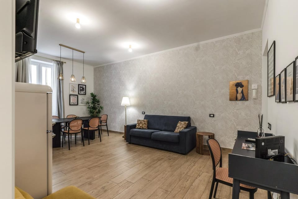 TV and multimedia, Kitchen or kitchenette, Living room, Seating area, Dining area