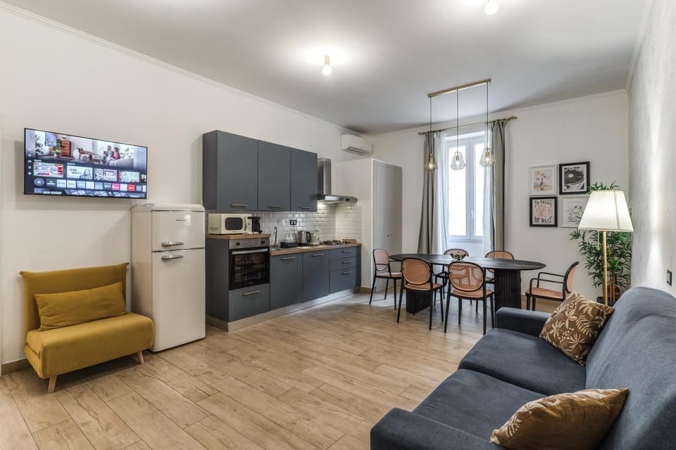 TV and multimedia, Kitchen or kitchenette, Living room, Seating area, Dining area, oven, stove