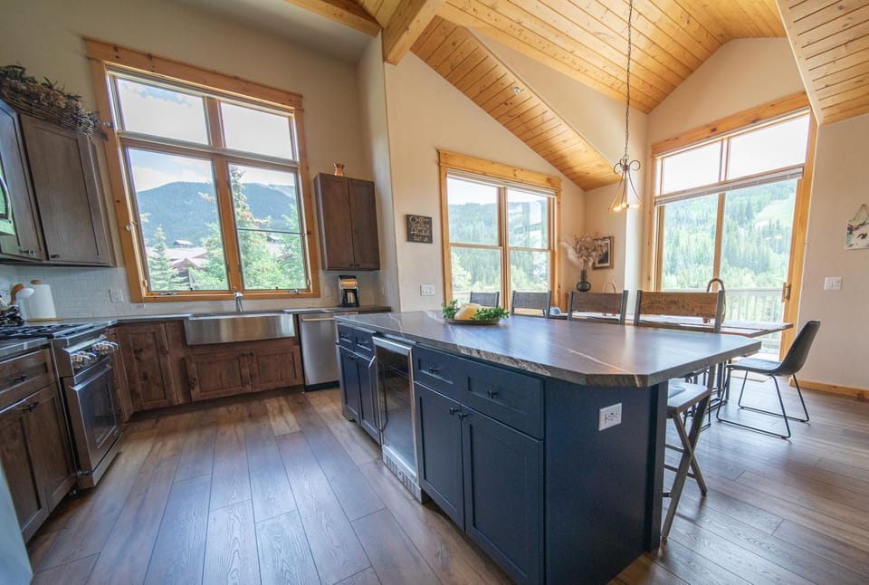 Campfire Mountain 6 by SummitCove Lodging in Colorado House in Keystone