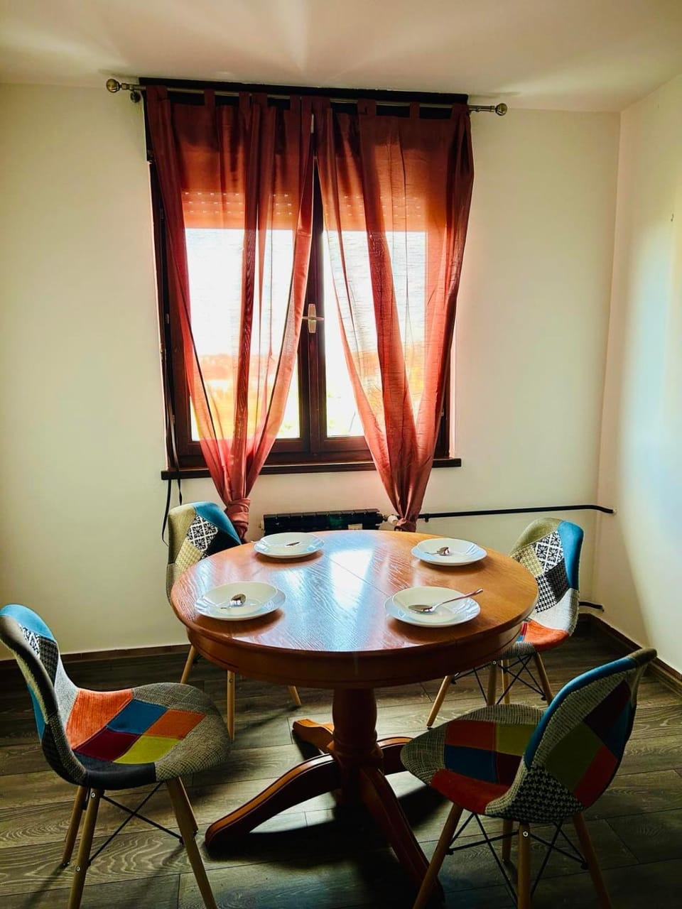 Seating area, Dining area