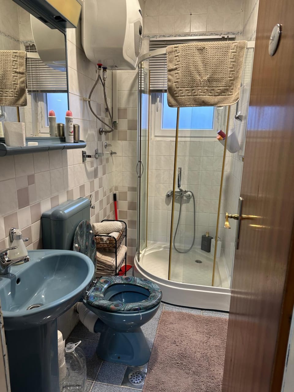 Shower, Toilet, Bathroom, towels