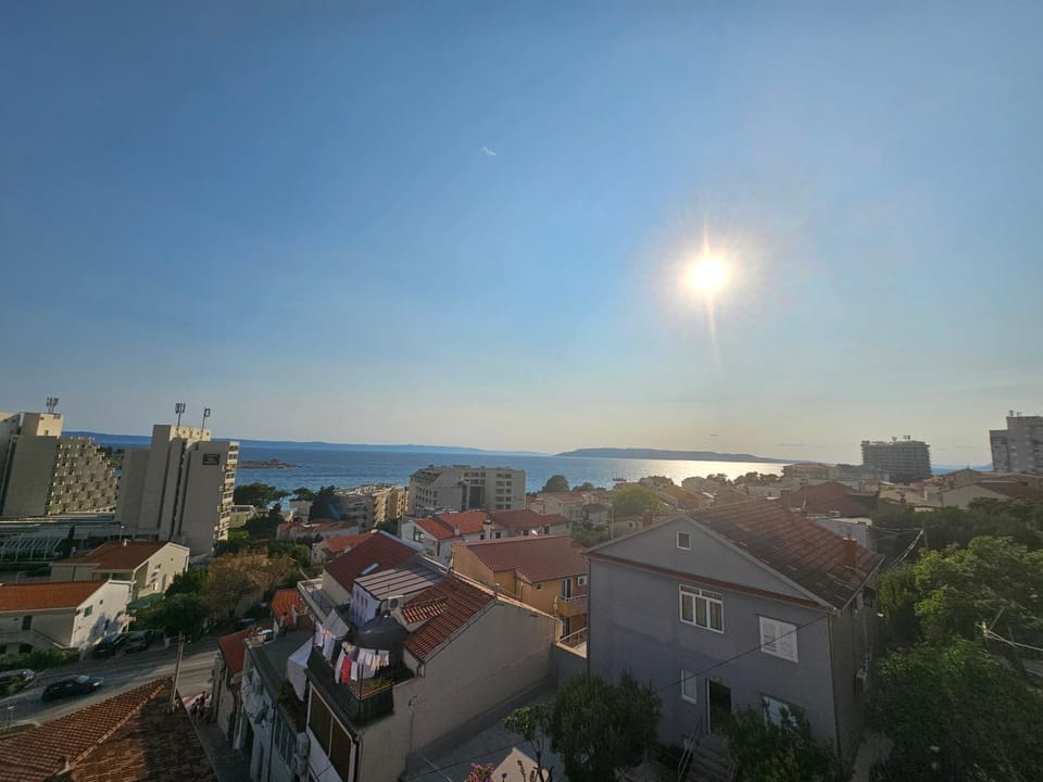 City view, Sea view