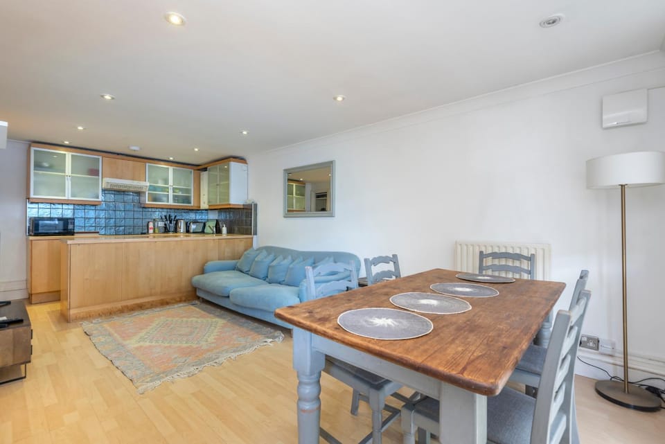 1-Bed Apartment - Wimbeldon Park Apartment in London