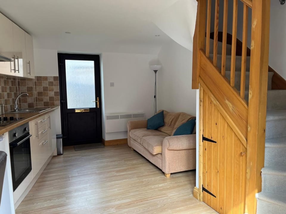 Kitchen or kitchenette, Living room, Seating area