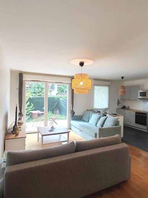 TV and multimedia, Living room, Seating area, Dining area, stove