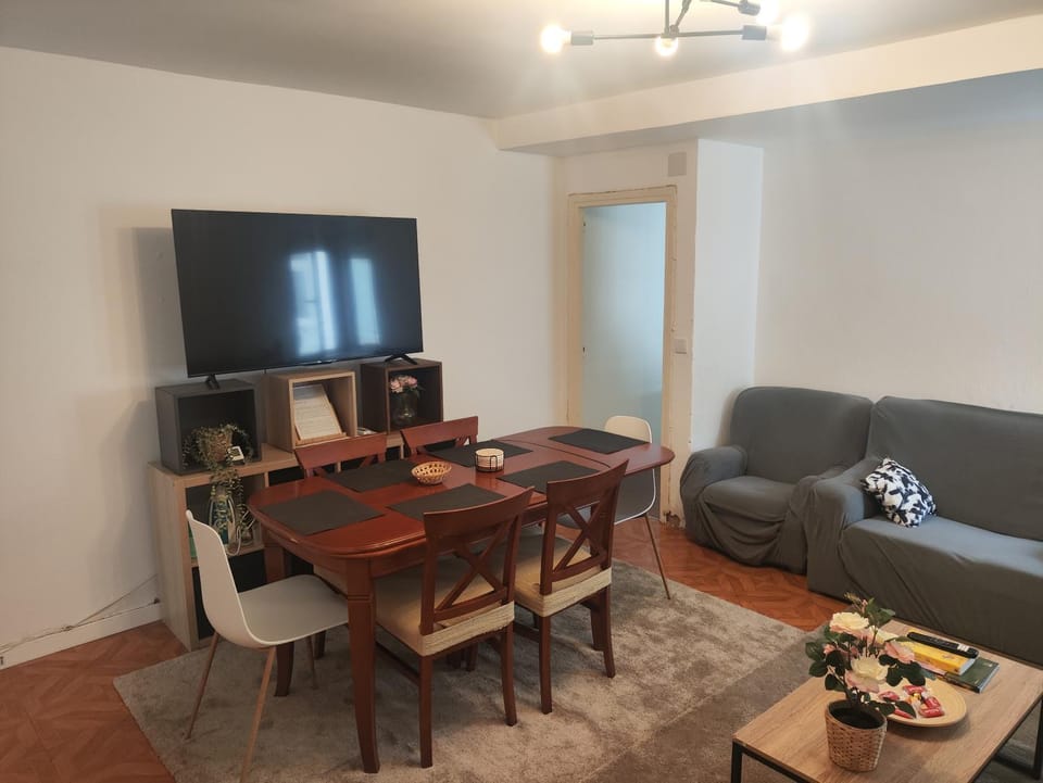 Communal lounge/ TV room, TV and multimedia, Living room, Dining area