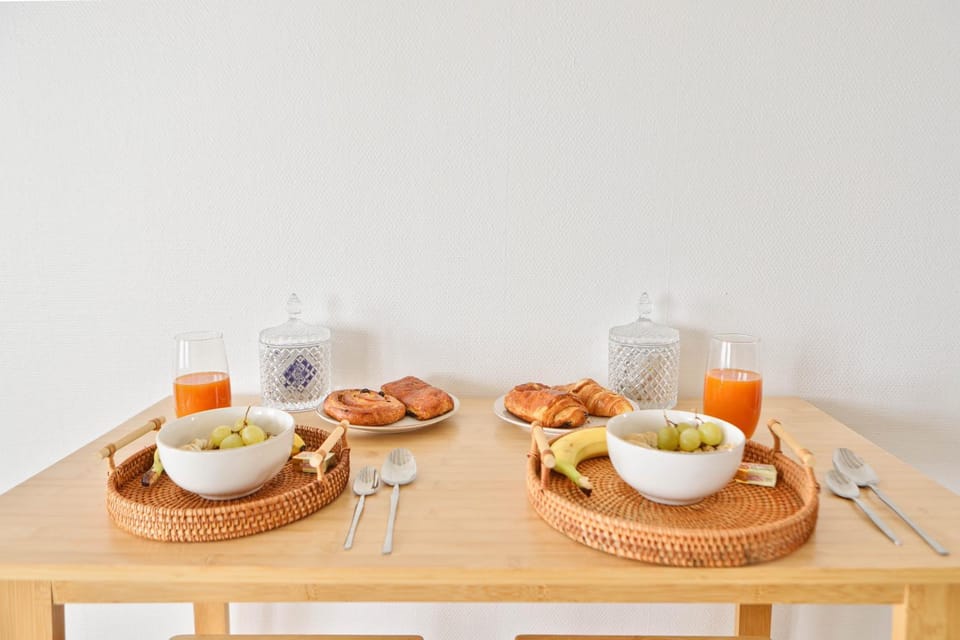 Food and drinks, Food, Breakfast, Continental breakfast, Lunch, Dinner, Drinks