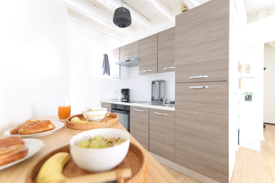 Kitchen or kitchenette, Food and drinks, Dining area, Food, oven, stove, toaster
