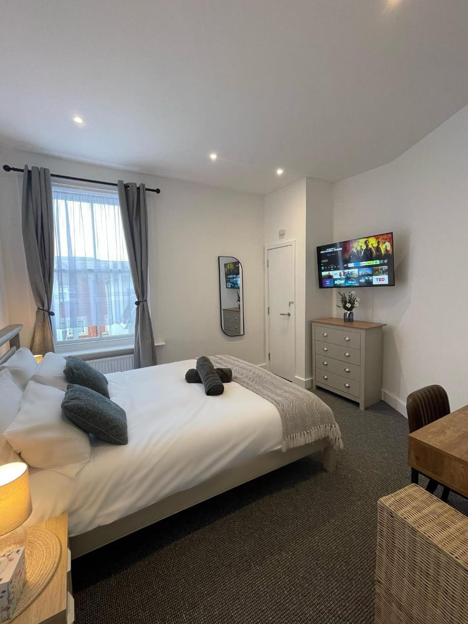 Montague Apartment-Spacious, Central & Free Parking Apartment in Worthing