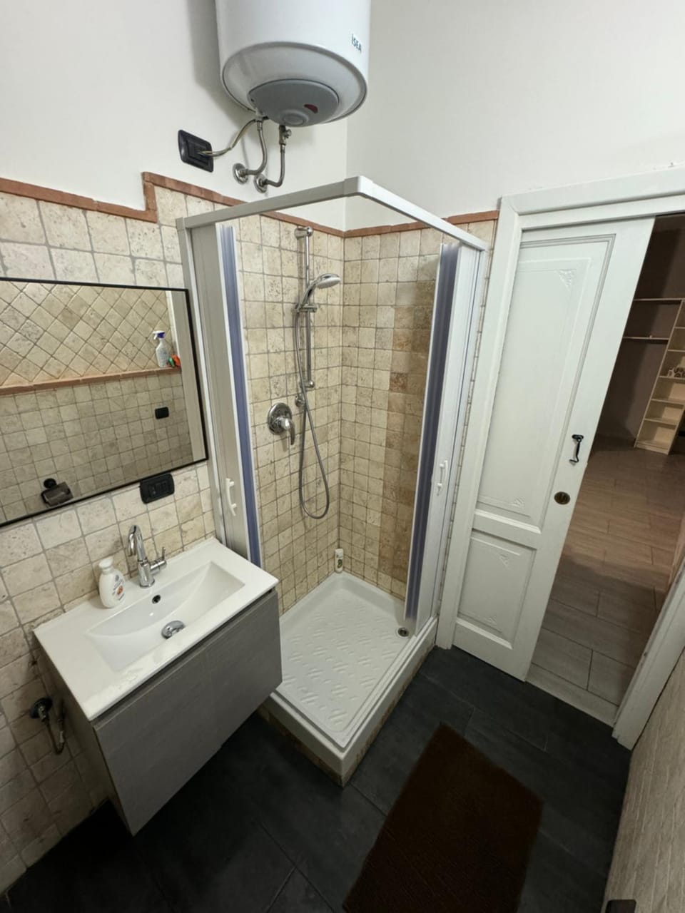 Shower, Toilet, Bathroom, towels