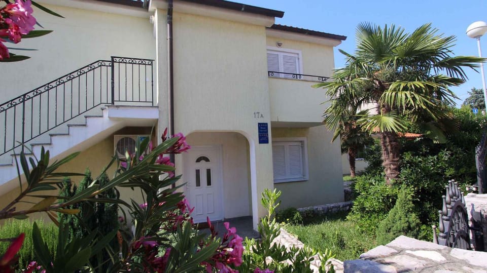 Property building, Summer, Garden