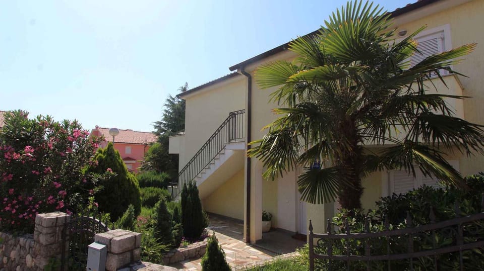 Property building, Summer, Garden