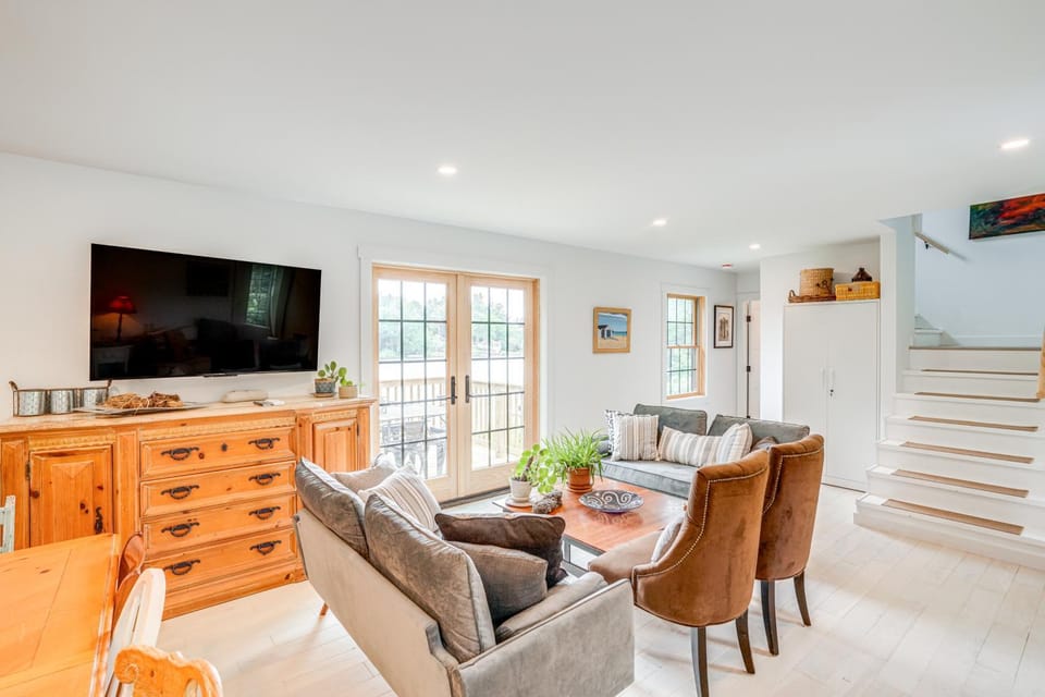Lakefront Hinsdale Home ~ 10 Mi to Pittsfield! House in Berkshires
