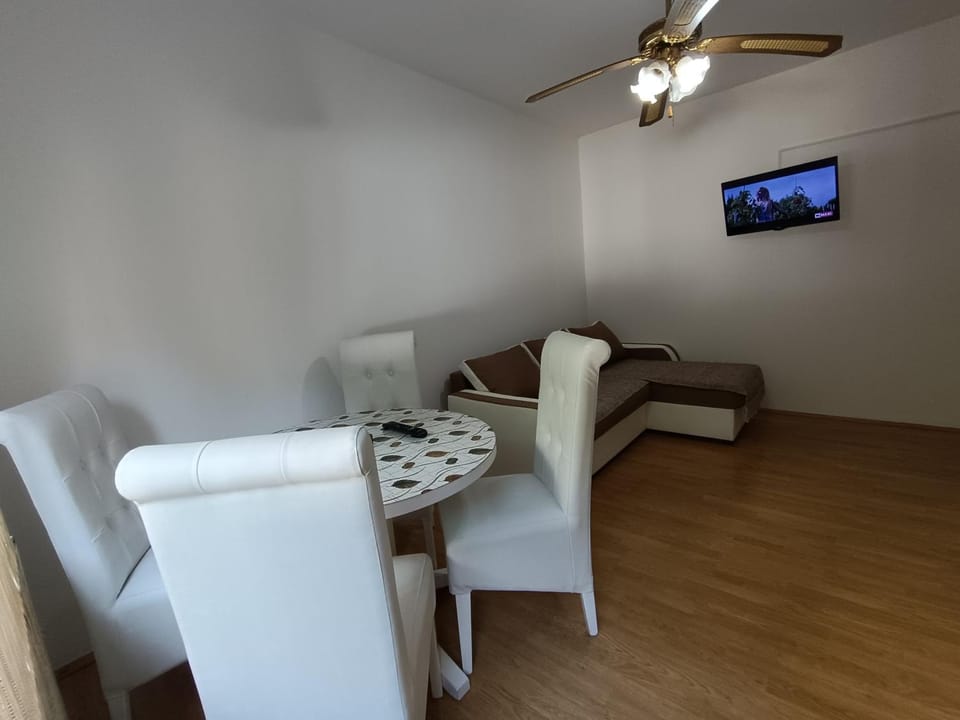 TV and multimedia, Living room, Dining area