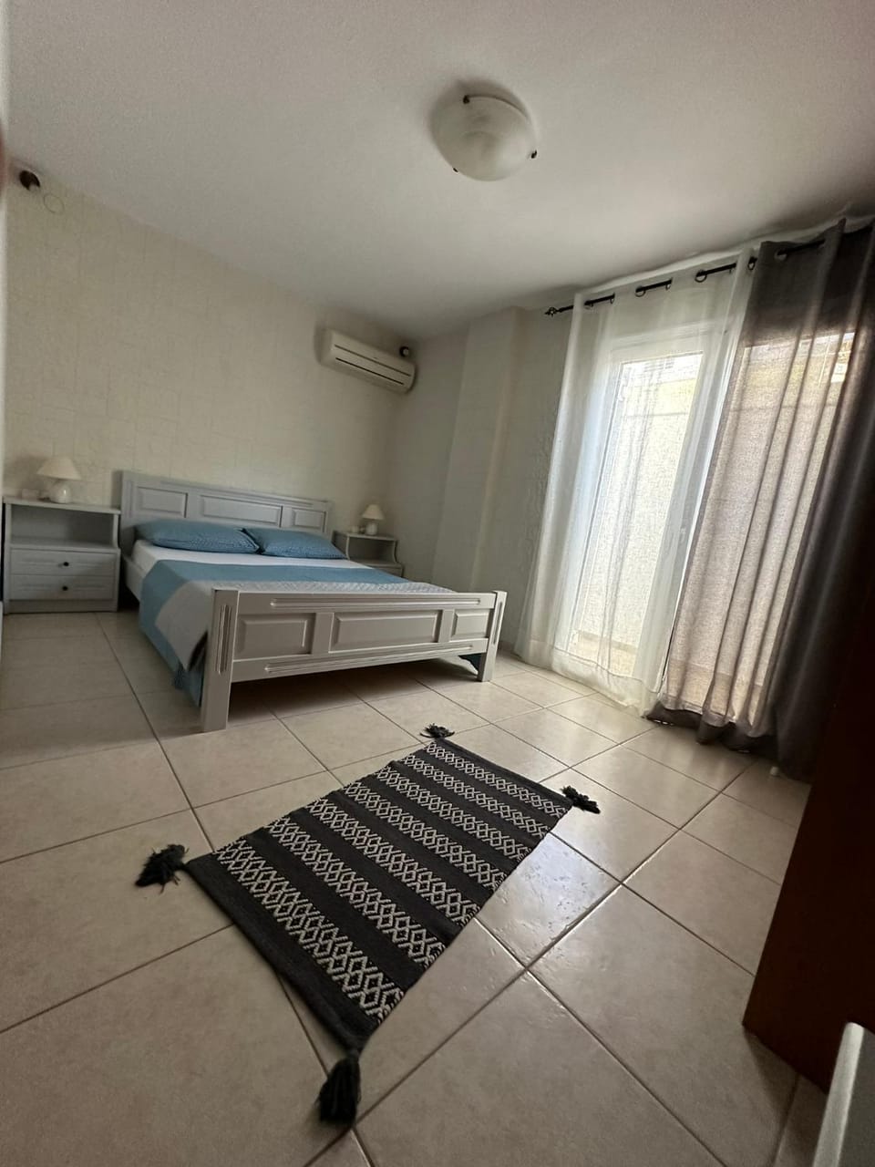 Bed, Photo of the whole room, Bedroom, air conditioner