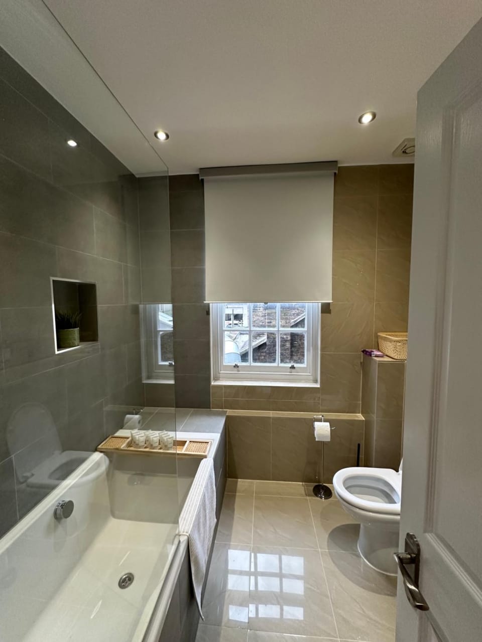 Shower, Toilet, Bathroom, Bath