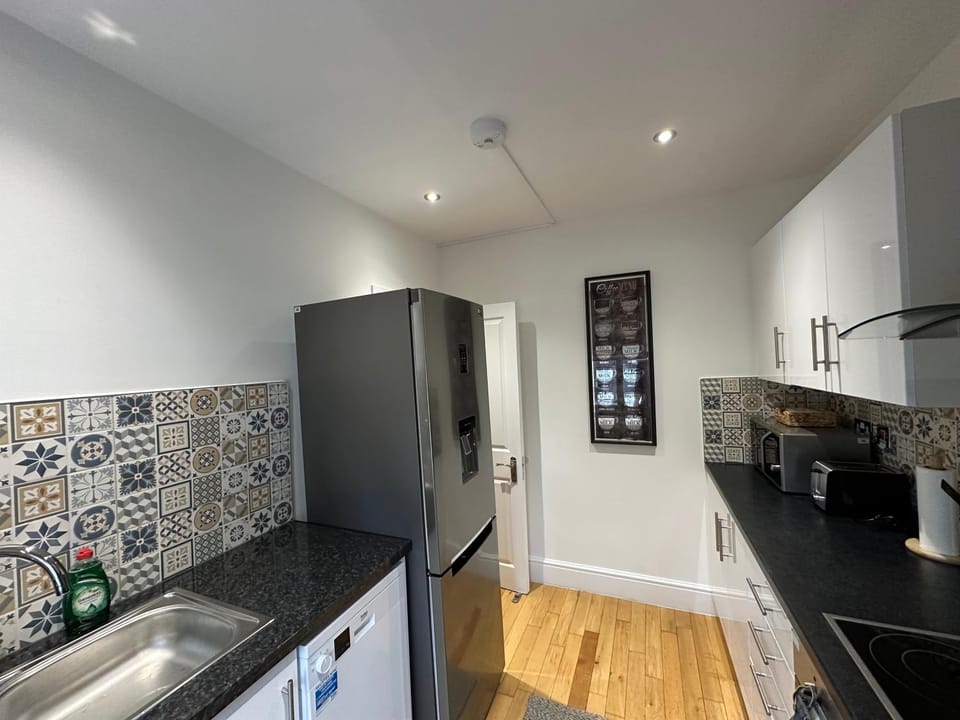 Kitchen or kitchenette, dishwasher, oven