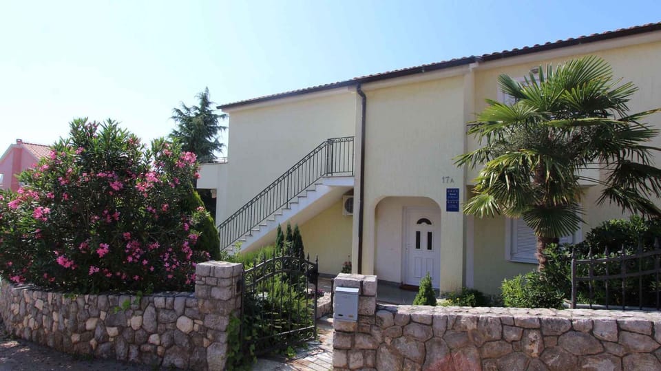 Property building, Summer, Garden