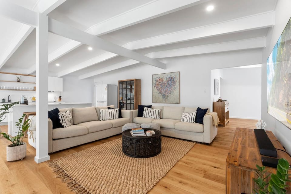 The Bay Haus by Book Jervis Bay - Luxury Escape with Private Pool, minutes to Jervis Bay's beaches House in Vincentia