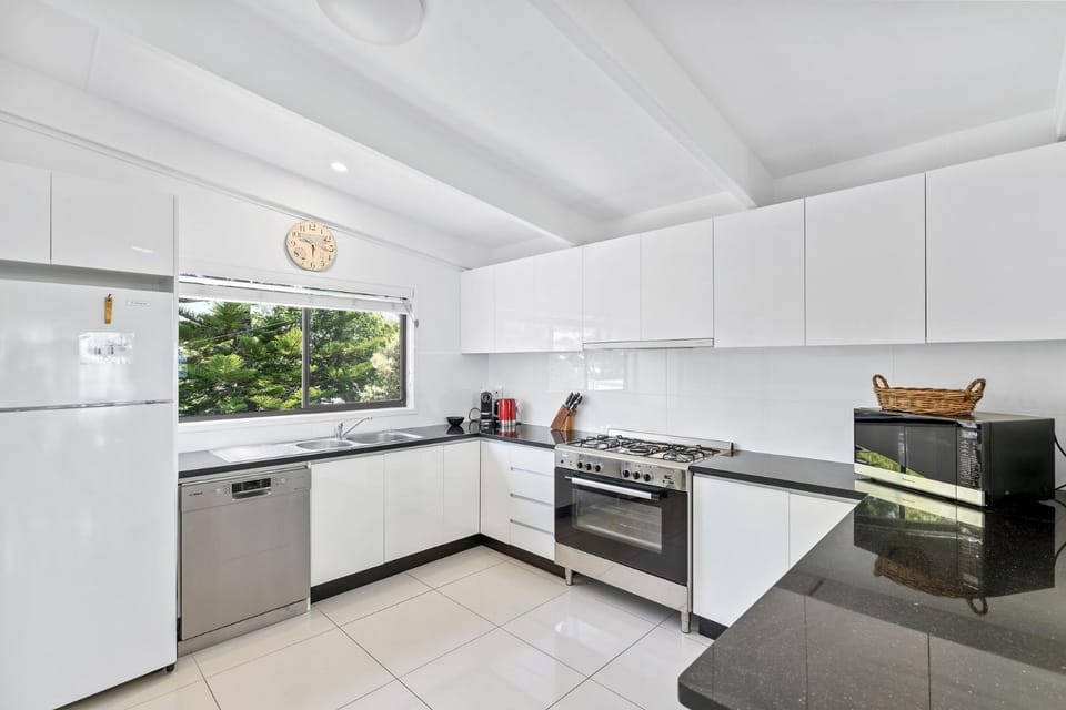 Sabia Beach House Vincentia by Book Jervis Bay - Family Fun - Beachfront House in Vincentia