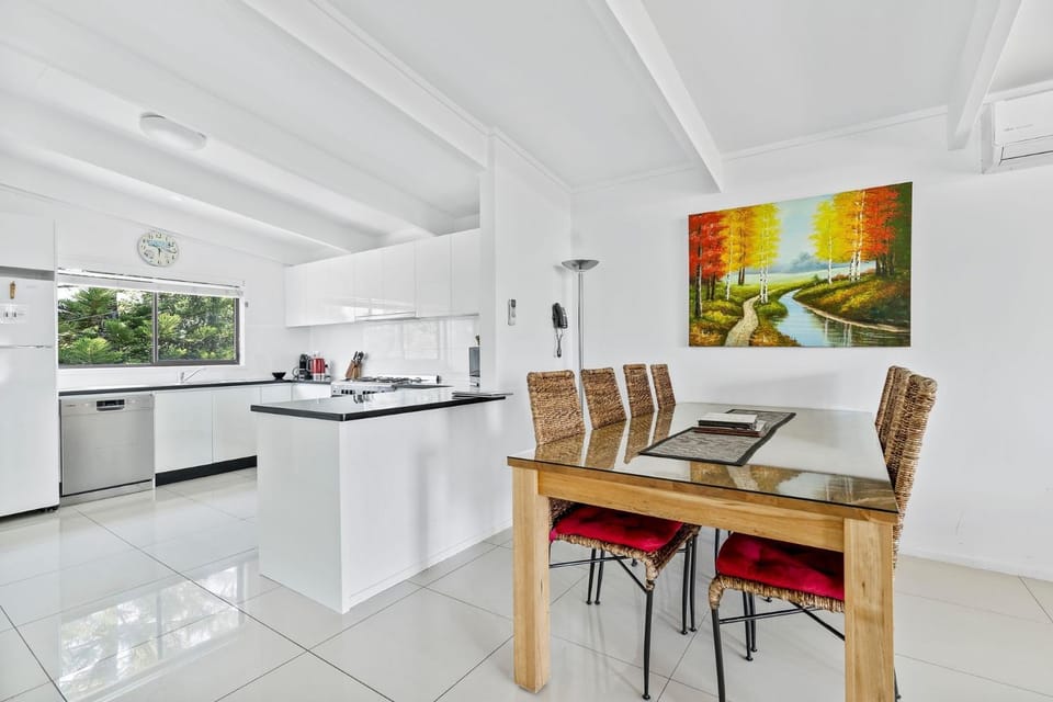 Sabia Beach House by Book Jervis Bay - Beachfront - Sleeps 6 House in Vincentia