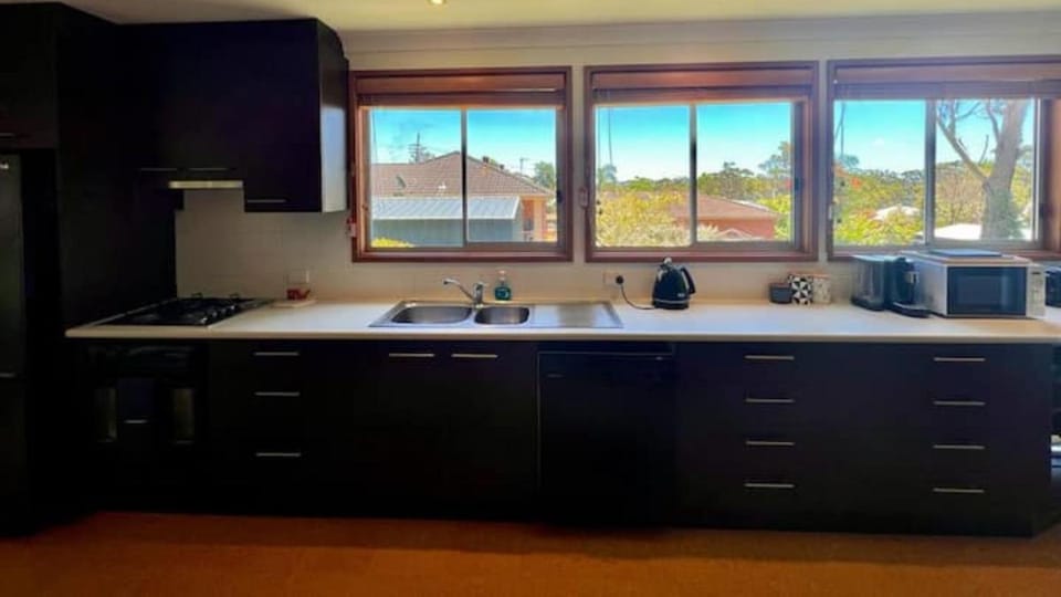 Kookaburra Dreaming by Book Jervis Bay - Only 400m from the beach House in Vincentia