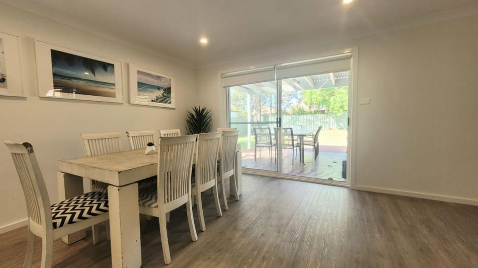 Home and Away by Book Jervis Bay -Golf Course Views Ducted Air Conditioning House in Vincentia