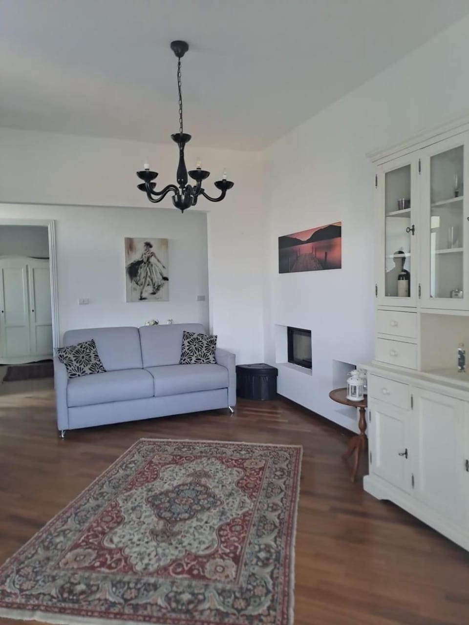 Bed, Living room, Photo of the whole room, Seating area, Bedroom