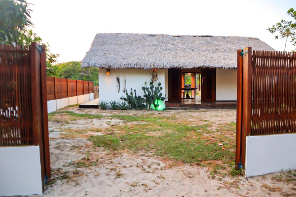 Property building, Garden, Parking