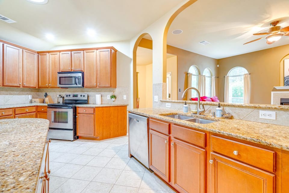 5 Mi to Lake Cedar Park Home with Outdoor Oasis House in Leander