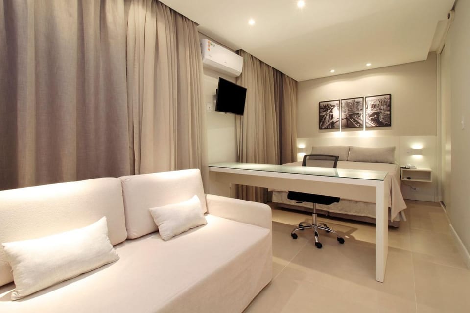 Bed, Living room, air conditioner