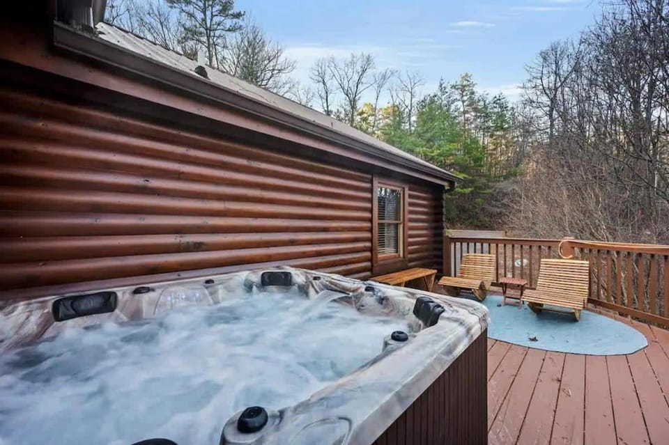 Round Top Way Cabin by Beyond Expectations Cabin in Sevier County