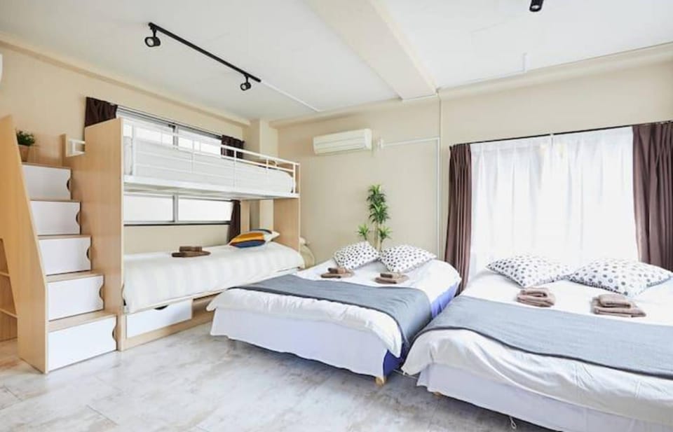 Bed, Living room, Bedroom